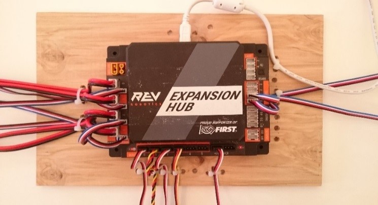 An expansion hub mounted on a plywood sheet.